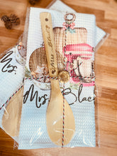 Load image into Gallery viewer, Waffle Towels  + Wood Spoon Set